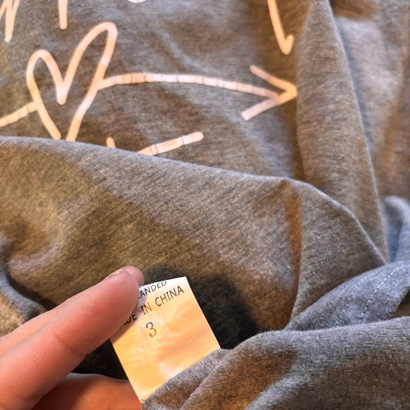 Women’s shirt size medium - Picture 5 of 5